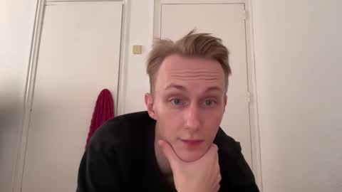 Snapshot of oliver_and_thomas chatting on September 2025 11:32:02 AM Oliver and Thomas online show from September 2025 11:32:02 AM