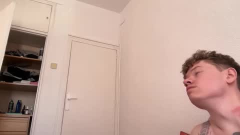 Snapshot of oliver_and_thomas chatting on September 2025 11:32:01 AM Oliver and Thomas online show from September 2025 11:32:01 AM