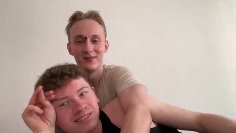 Snapshot of oliver_and_thomas chatting on September 2025 08:05:02 AM Oliver and Thomas online show from September 2025 08:05:02 AM