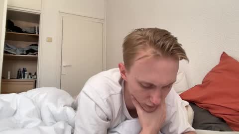 Snapshot of oliver_and_thomas chatting on September 2025 01:04:01 PM Oliver and Thomas online show from September 2025 01:04:01 PM