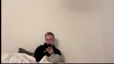 Snapshot of oliver_and_thomas chatting on October 2025 06:42:01 PM Oliver and Thomas online show from October 2025 06:42:01 PM