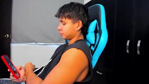 Snapshot of oliver_bray chatting on October 2025 06:19:02 PM Oliver bray online show from October 2025 06:19:02 PM