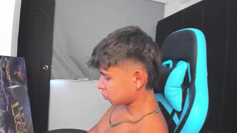 Snapshot of oliver_bray chatting on November 2025 06:34:02 PM Oliver bray online show from November 2025 06:34:02 PM