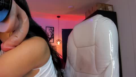 Olivia online show from February 2025 10:26:02 AM