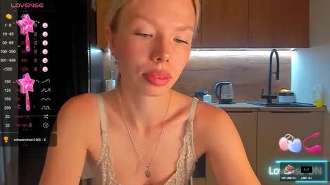 Olivia 3 online show from September 2025 09:26:01 PM