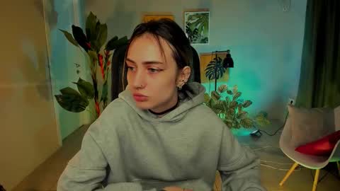 olivia_norton_ online show from September 2025 12:09:01 PM
