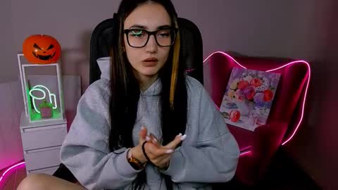 olivia_norton_ online show from October 2025 01:58:01 PM