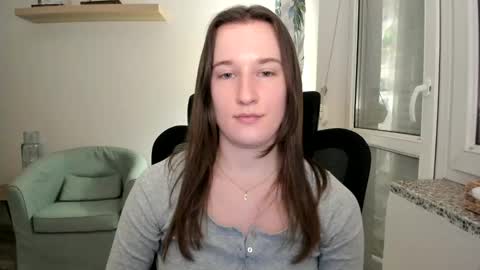 Oliwiaa2004 online show from February 2025 05:56:02 PM