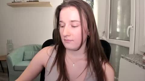 Oliwiaa2004 online show from February 2025 06:33:01 PM