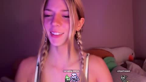 Snapshot of oliviahansleyy chatting on November 2025 04:12:01 AM Olivia online show from November 2025 04:12:01 AM