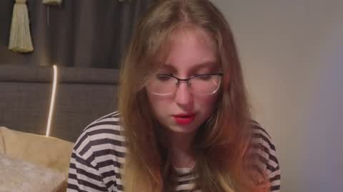 Snapshot of oliviavele chatting on September 2025 07:47:01 PM Kylie online show from September 2025 07:47:01 PM