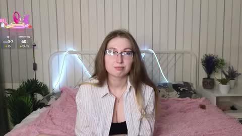 Snapshot of oliviavele chatting on October 2025 08:29:02 PM Kylie online show from October 2025 08:29:02 PM