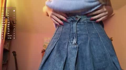  Mila  online show from September 2025 01:04:01 PM