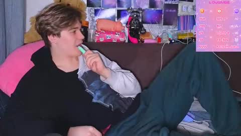 Snapshot of ololkd chatting on February 2025 07:47:02 PM Tony online show from February 2025 07:47:02 PM