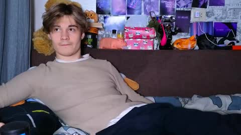 Snapshot of ololkd chatting on March 2025 08:32:02 PM Tony online show from March 2025 08:32:02 PM