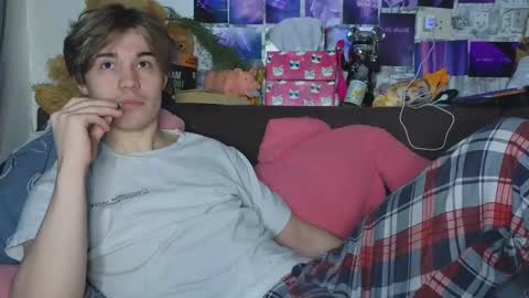 Snapshot of ololkd chatting on March 2025 08:00:02 PM Tony online show from March 2025 08:00:02 PM