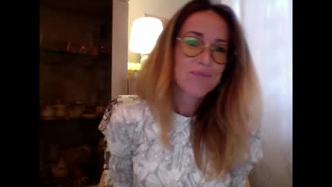 olyra11 online show from September 2025 08:47:02 AM