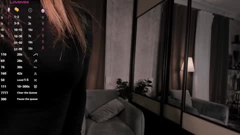 Snapshot of one_1ove chatting on October 2025 06:23:02 AM Ana online show from October 2025 06:23:02 AM