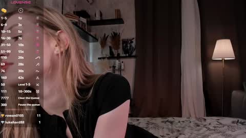 Snapshot of one_1ove chatting on October 2025 07:08:02 AM Ana online show from October 2025 07:08:02 AM