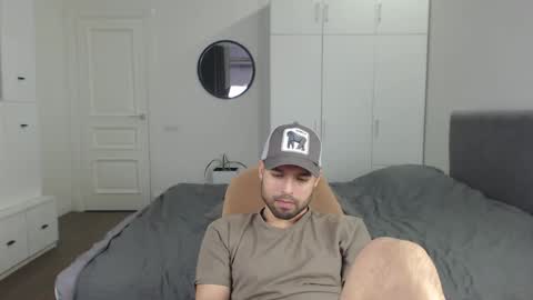 Snapshot of onebestlover chatting on February 2025 03:05:02 PM onebestlover online show from February 2025 03:05:02 PM