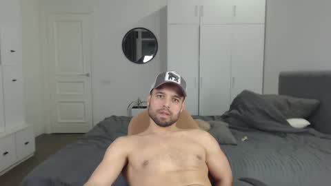 Snapshot of onebestlover chatting on February 2025 08:11:01 PM onebestlover online show from February 2025 08:11:01 PM
