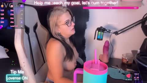 Snapshot of onetruly18 chatting on November 2025 02:40:02 PM onetruly18 online show from November 2025 02:40:02 PM