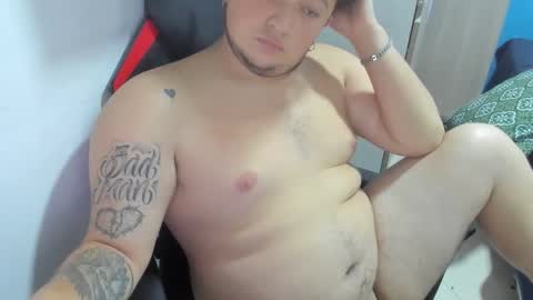 Snapshot of onewhiteboichub chatting on November 2025 03:25:01 PM Andres INDEPENDENT MODEL online show from November 2025 03:25:01 PM