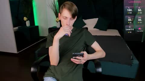 Erick  online show from November 2025 06:47:02 AM