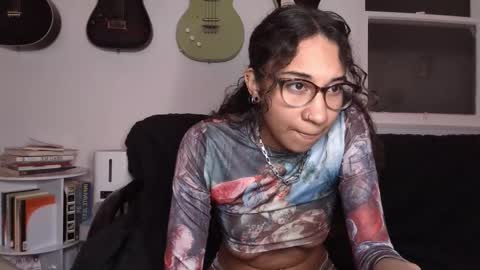 Snapshot of onlystrings chatting on February 2025 06:33:01 AM Duo online show from February 2025 06:33:01 AM