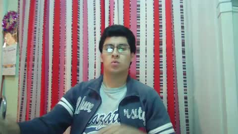 Snapshot of oomaurooo chatting on December 2024 10:32:01 AM oomaurooo online show from December 2024 10:32:01 AM