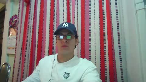 Snapshot of oomaurooo chatting on December 2024 06:19:02 AM oomaurooo online show from December 2024 06:19:02 AM