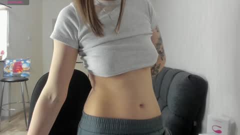 Snapshot of oops_britney chatting on January 2025 07:08:01 AM Britney online show from January 2025 07:08:01 AM