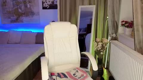 Eve Voss online show from November 2025 06:39:01 PM