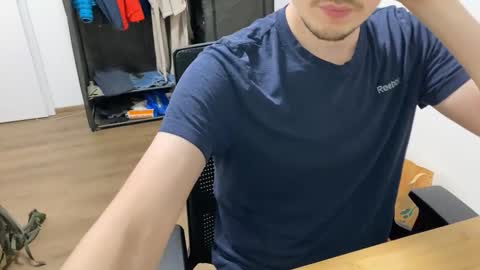 Woody online show from November 2025 07:35:01 PM