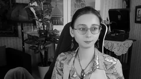 Orianna -  Hi Im into geek culture cosplay crafting LARP games. Shall we play DnD online show from December 2024 05:46:01 PM