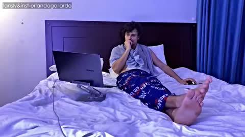 Fansly and Instagram -  online show from October 2025 01:08:02 PM