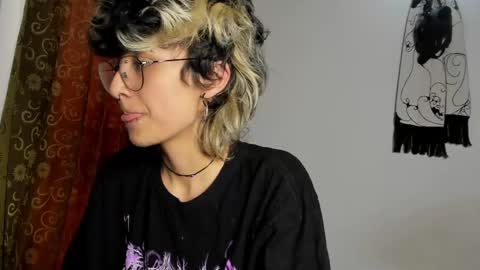 Snapshot of ottoyan_ chatting on December 2024 09:17:01 PM Otto 3 online show from December 2024 09:17:01 PM