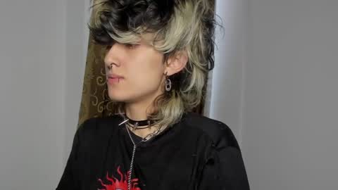 Snapshot of ottoyan_ chatting on January 2025 10:23:01 PM Otto 3 online show from January 2025 10:23:01 PM