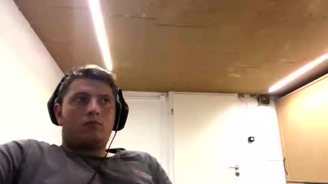 Snapshot of outflayd chatting on November 2025 12:11:01 AM outflayd online show from November 2025 12:11:01 AM