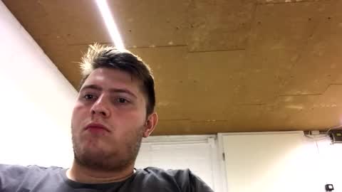 Snapshot of outflayd chatting on November 2025 04:29:02 PM outflayd online show from November 2025 04:29:02 PM