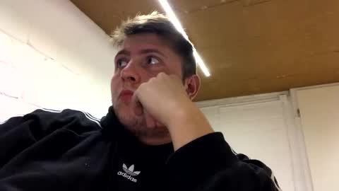 Snapshot of outflayd chatting on November 2025 11:36:02 PM outflayd online show from November 2025 11:36:02 PM