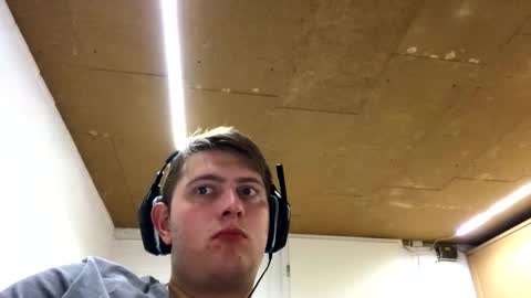 Snapshot of outflayd chatting on November 2025 11:04:02 PM outflayd online show from November 2025 11:04:02 PM