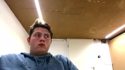 Snapshot of outflayd chatting on December 2025 09:08:02 PM outflayd online show from December 2025 09:08:02 PM