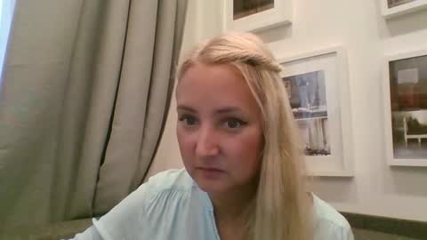Snapshot of oxifoxi chatting on October 2025 10:02:02 AM oxifoxi online show from October 2025 10:02:02 AM