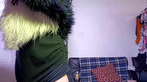 Snapshot of oxxy_jean chatting on October 2025 01:17:02 AM Jeannifer online show from October 2025 01:17:02 AM