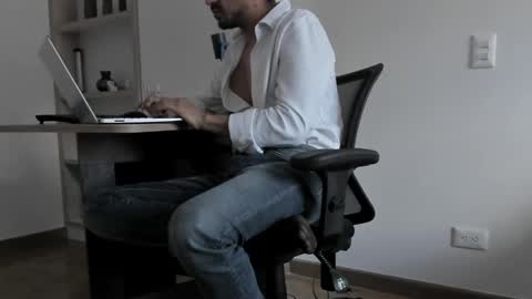 Snapshot of pablo_rincon95 chatting on December 2024 05:55:01 PM pablo rincon95 online show from December 2024 05:55:01 PM