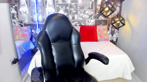 Snapshot of palmer_evans chatting on February 2025 07:56:02 PM P A L M E R online show from February 2025 07:56:02 PM