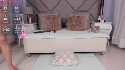 Pamela Duque  online show from September 2025 12:37:02 PM