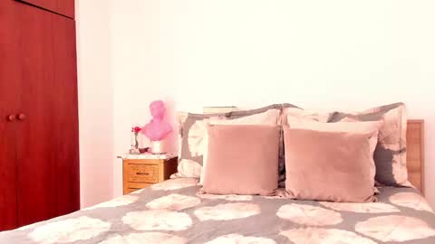 Paola   online show from February 2025 01:55:01 PM