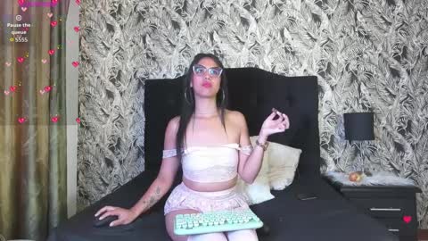 Paola Turner online show from September 2025 01:11:02 PM